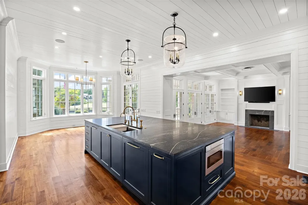 4536 Parview Drive N Charlotte NC 28226