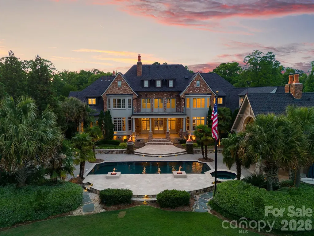 4536 Parview Drive N Charlotte NC 28226