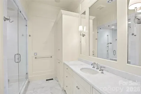 4536 Parview Drive N Charlotte NC 28226