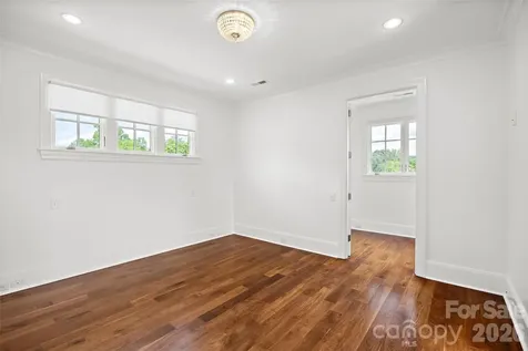 4536 Parview Drive N Charlotte NC 28226