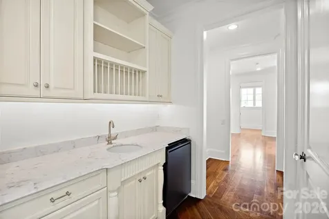 4536 Parview Drive N Charlotte NC 28226