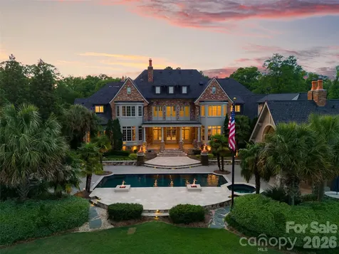 4536 Parview Drive N Charlotte NC 28226