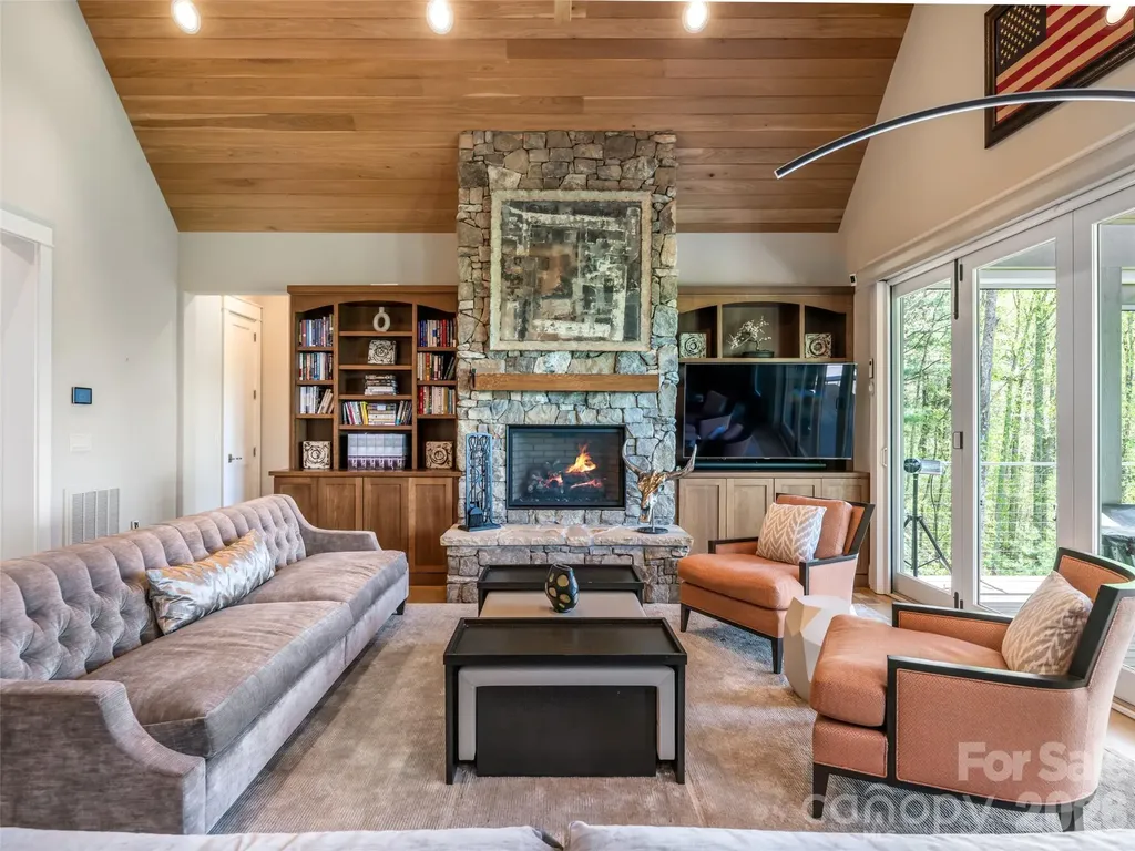 32 Timberwolf Court Asheville NC 28804