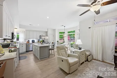 7014 Walton Heath Lane Charlotte NC 28277