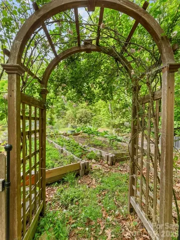 103 Old Southside Road Saluda NC 28773