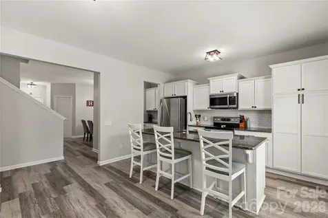 493 Dutch White Drive Clover SC 29710