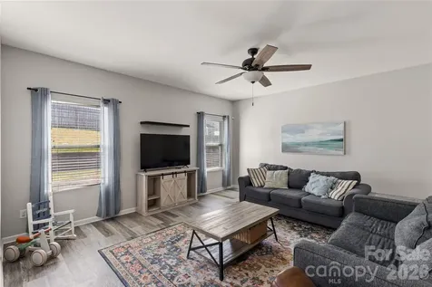 493 Dutch White Drive Clover SC 29710
