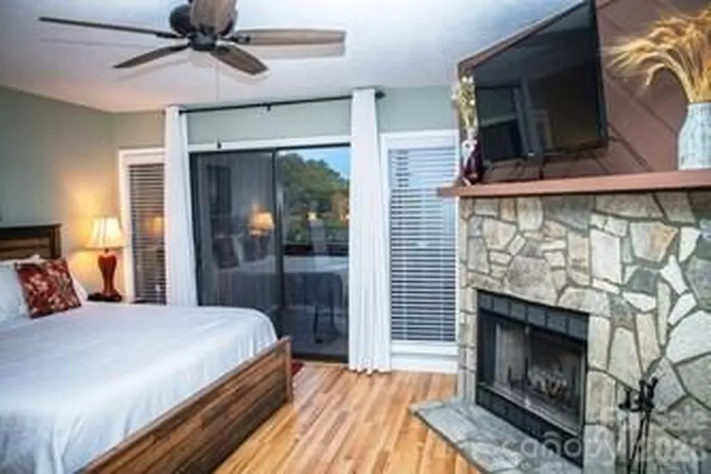 78 Upper Tanglewood Road Lake Toxaway NC 28747