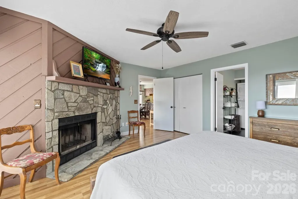 78 Upper Tanglewood Road Lake Toxaway NC 28747