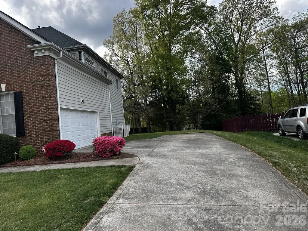 11025 Fountaingrove Drive Charlotte NC 28262