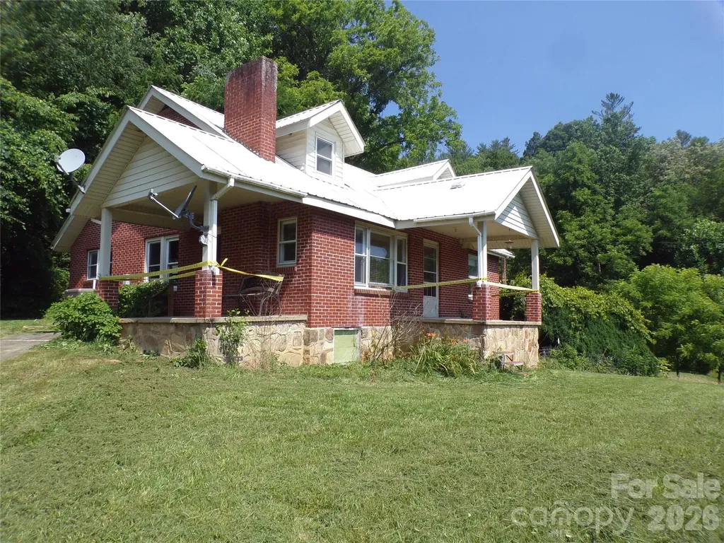 145 Kirks Drive Hot Springs NC 28743