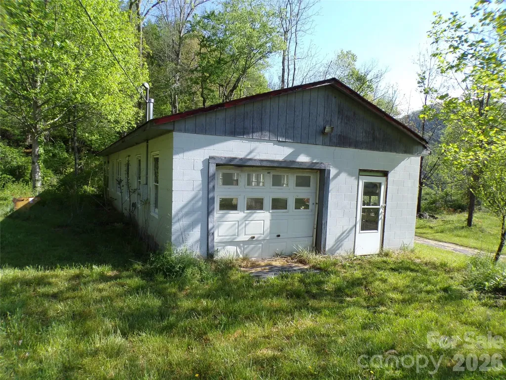 145 Kirks Drive Hot Springs NC 28743