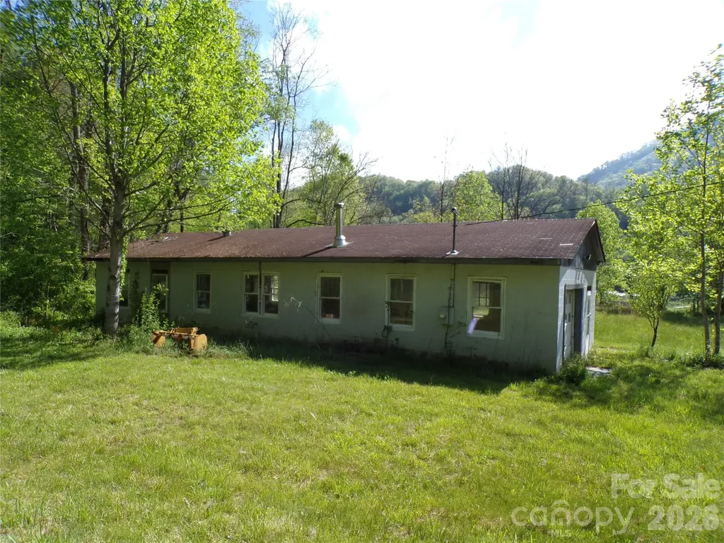 145 Kirks Drive Hot Springs NC 28743