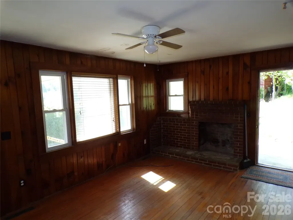 145 Kirks Drive Hot Springs NC 28743