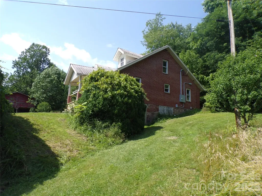 145 Kirks Drive Hot Springs NC 28743