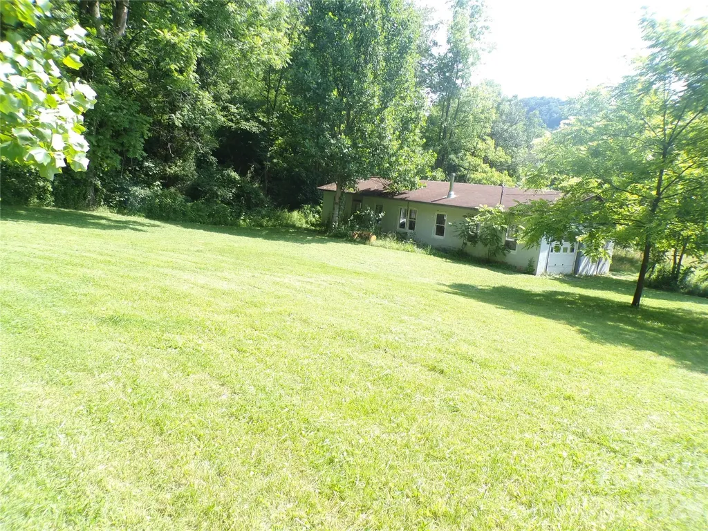 145 Kirks Drive Hot Springs NC 28743