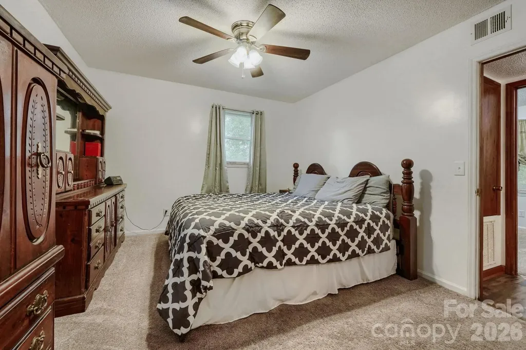 3917 Lake Road Charlotte NC 28269