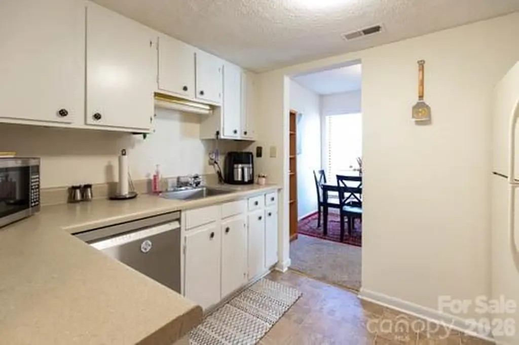 1050 21st Avenue Avenue NW Hickory NC 28604