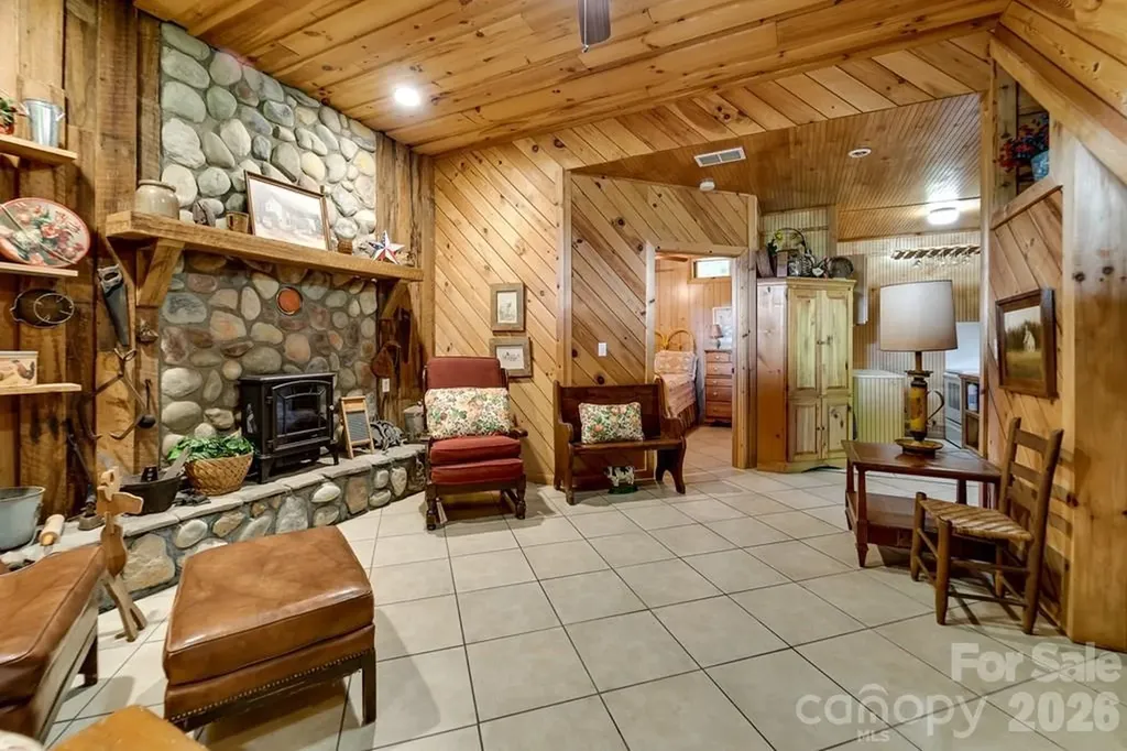 54 Barnwood Way Whittier NC 28789