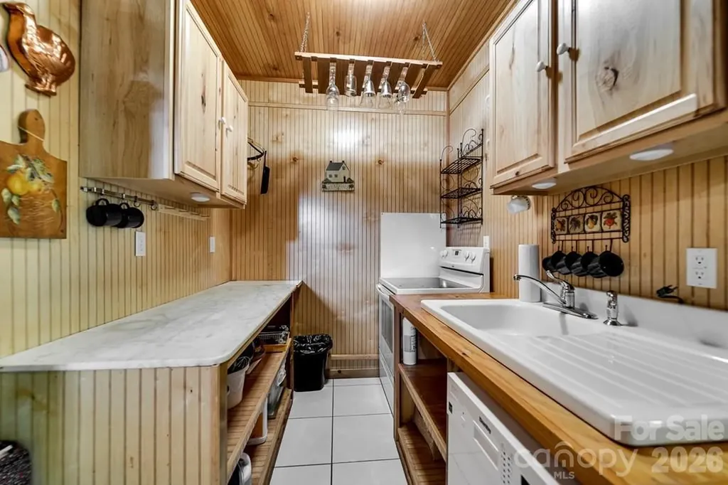 54 Barnwood Way Whittier NC 28789