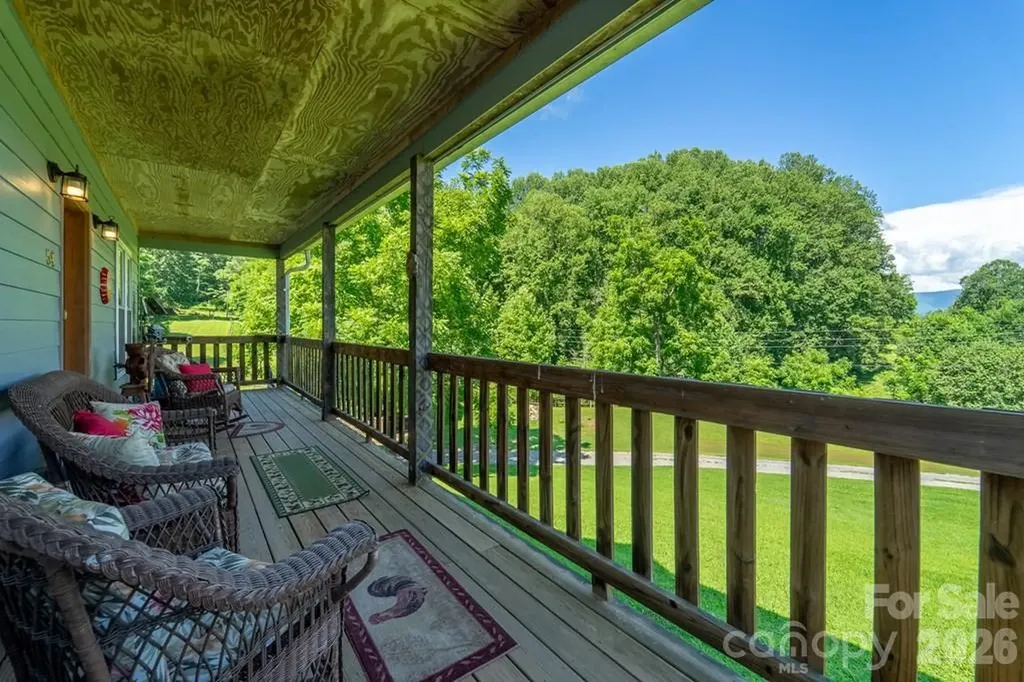 54 Barnwood Way Whittier NC 28789