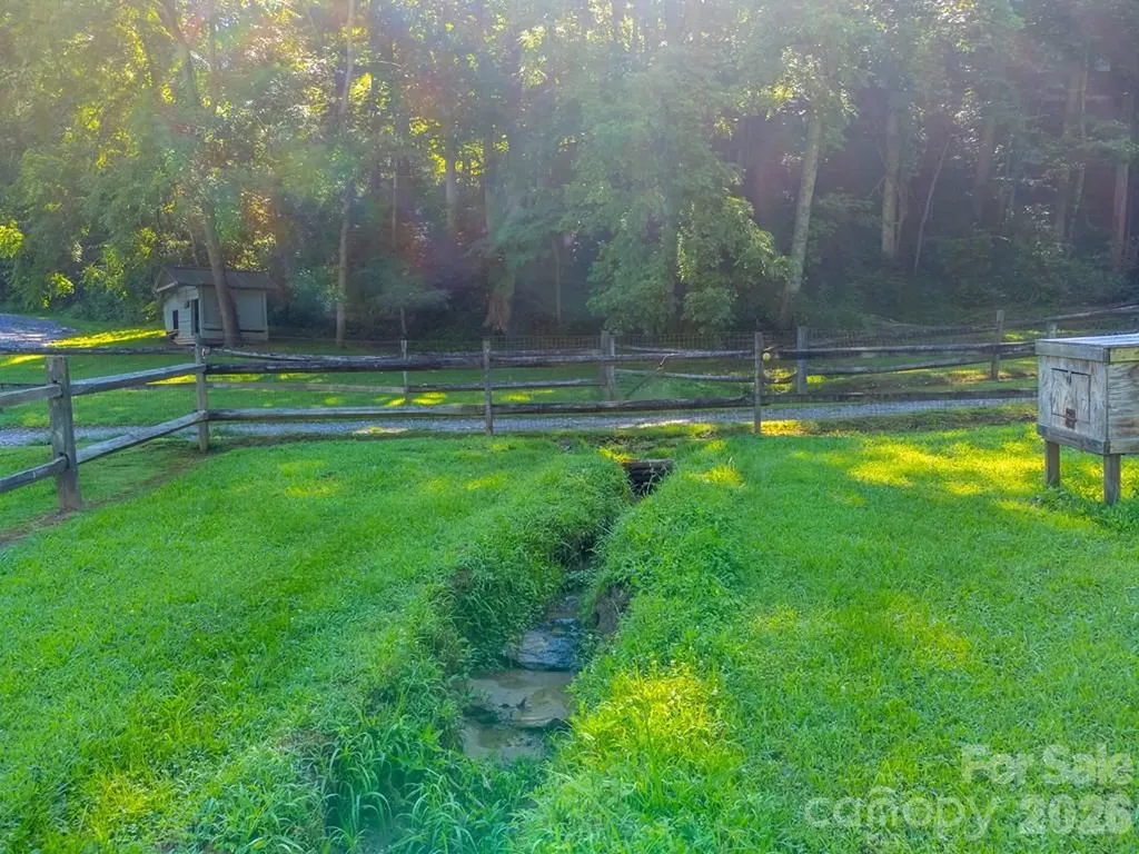 54 Barnwood Way Whittier NC 28789