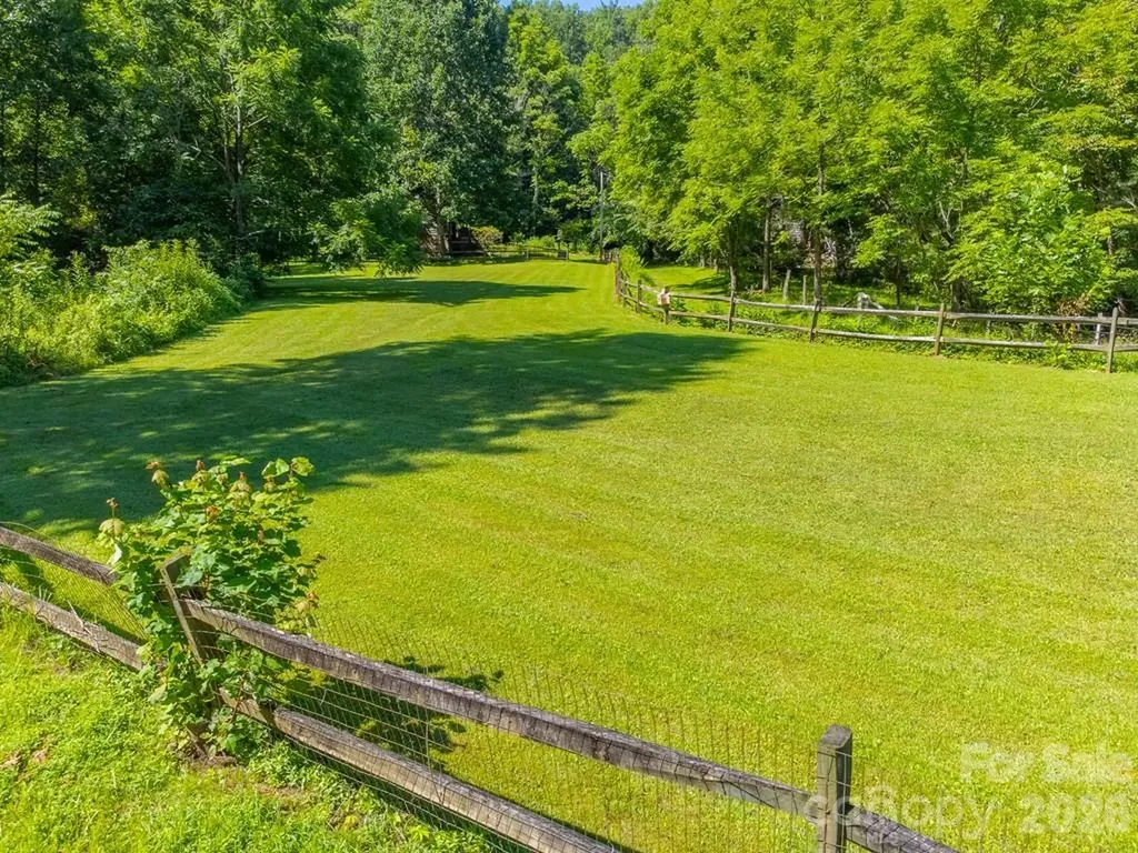 54 Barnwood Way Whittier NC 28789