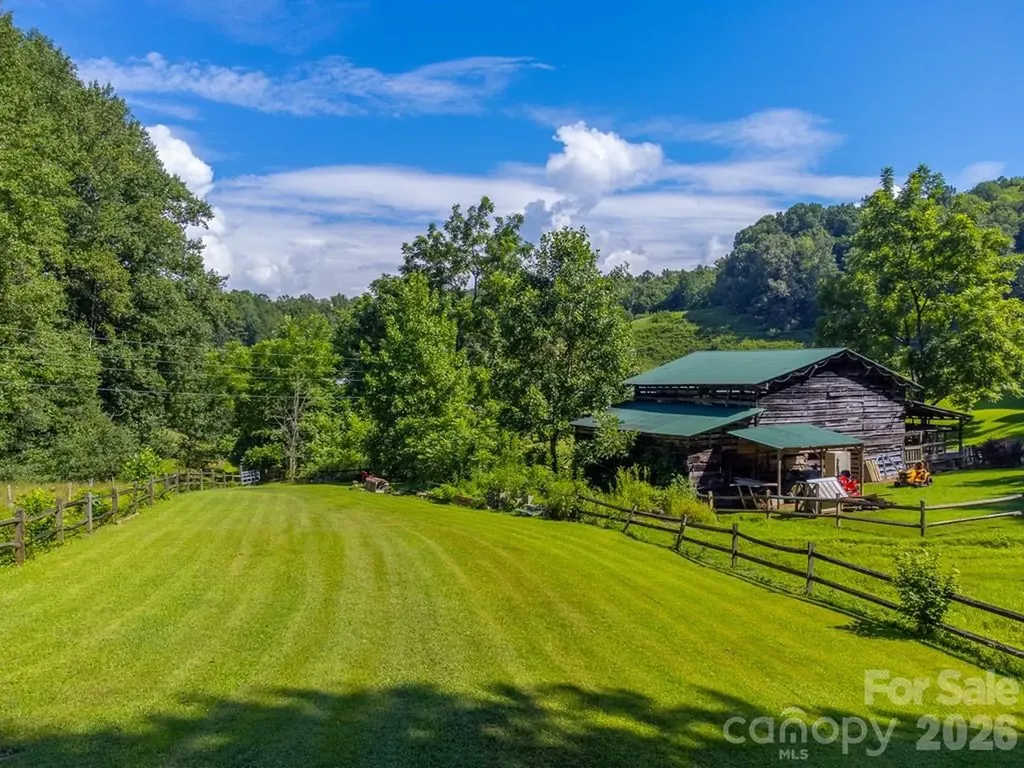 54 Barnwood Way Whittier NC 28789