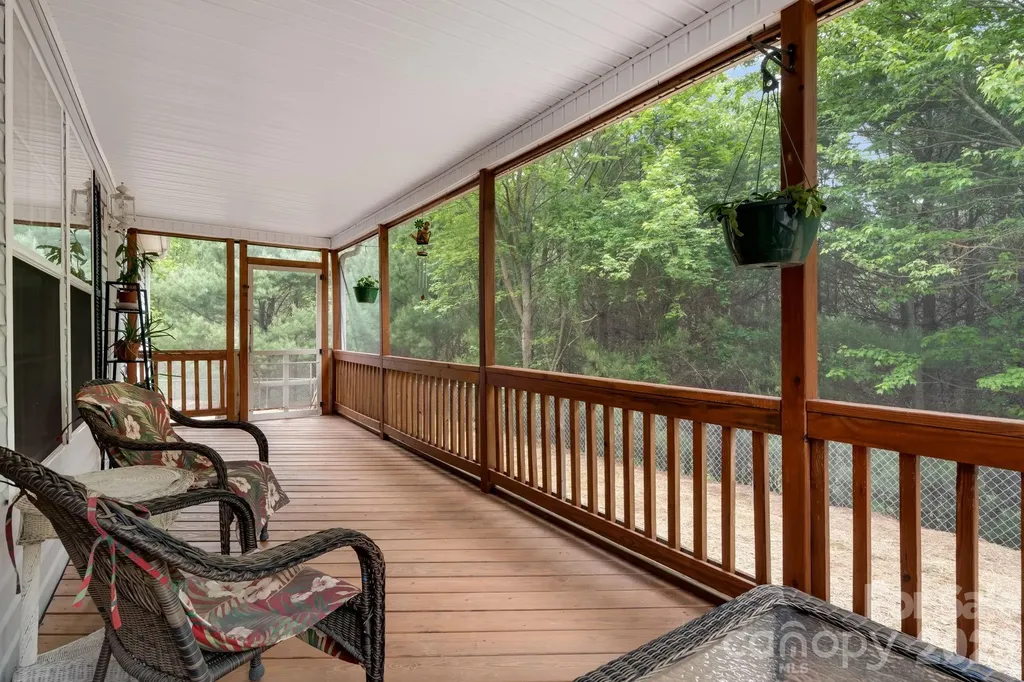 3287 Cabin Creek Road Zirconia NC 28790
