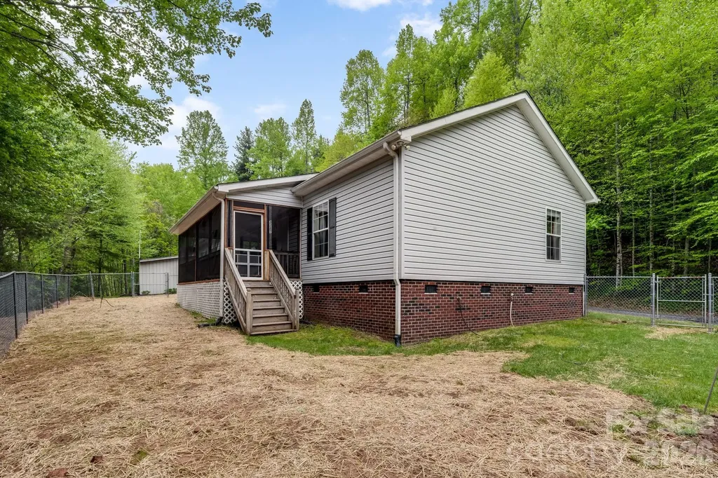 3287 Cabin Creek Road Zirconia NC 28790
