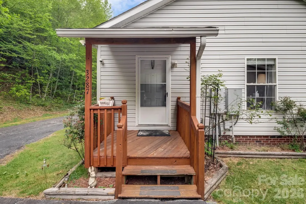 3287 Cabin Creek Road Zirconia NC 28790