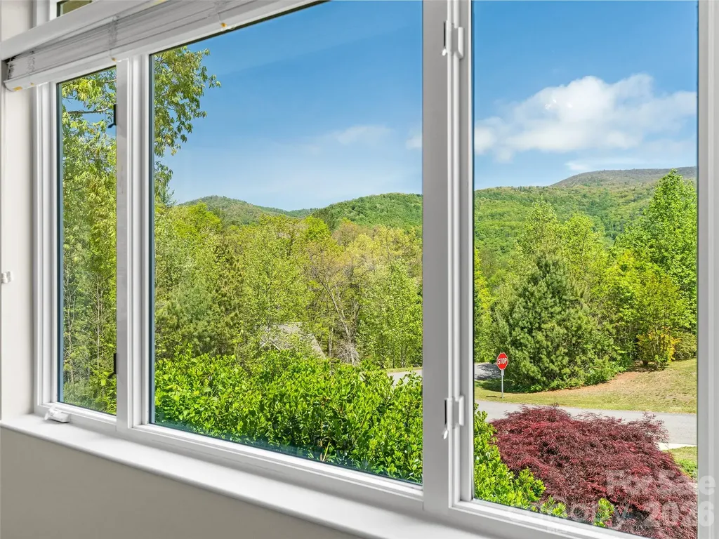 16 Chickadee Lane Fairview NC 28730