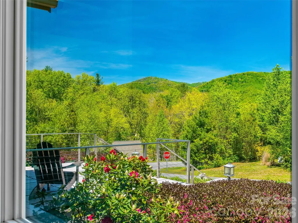 16 Chickadee Lane Fairview NC 28730