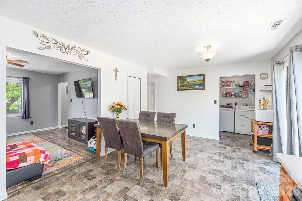 20 Lionel Place Asheville NC 28806