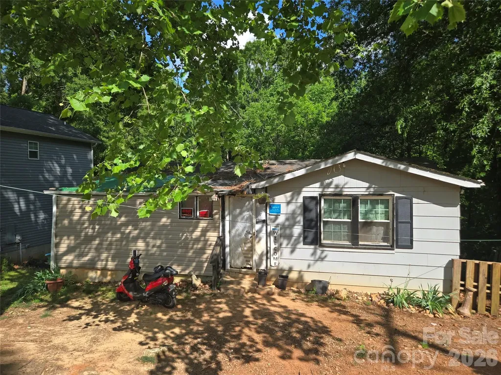 413 S Pinchback Avenue Bessemer City NC 28016