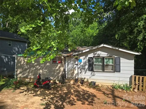 413 S Pinchback Avenue Bessemer City NC 28016