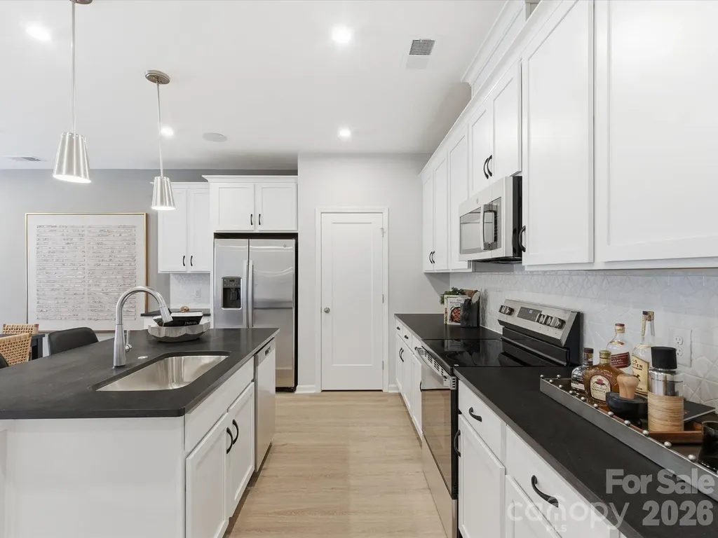 8418 Discovery Lane Charlotte NC 28216