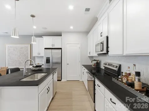 8418 Discovery Lane Charlotte NC 28216
