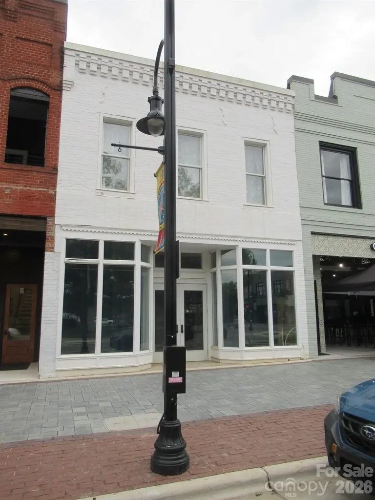 26 E 1st Street Newton NC 28658