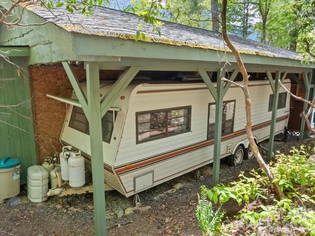 548 Bear Cub Drive Spruce Pine NC 28777