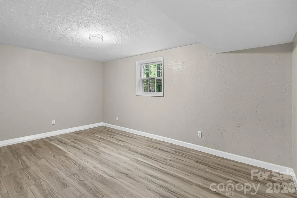 659 Salisbury Road Hendersonville NC 28792