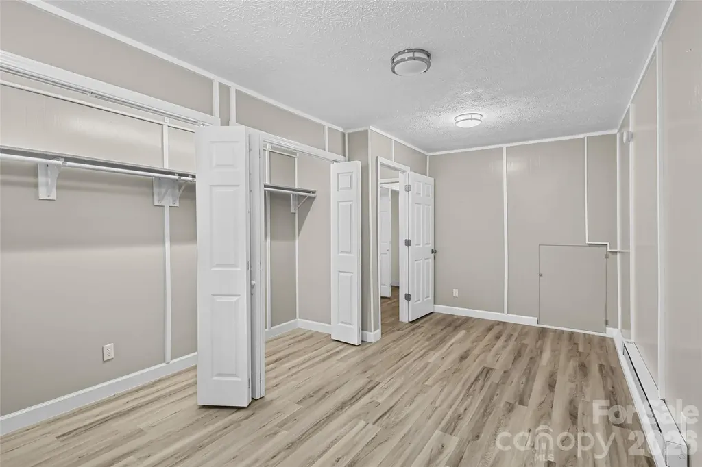 659 Salisbury Road Hendersonville NC 28792