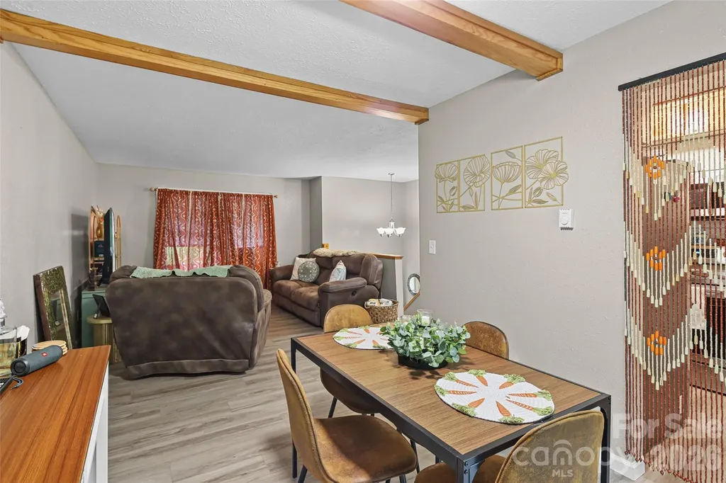 659 Salisbury Road Hendersonville NC 28792