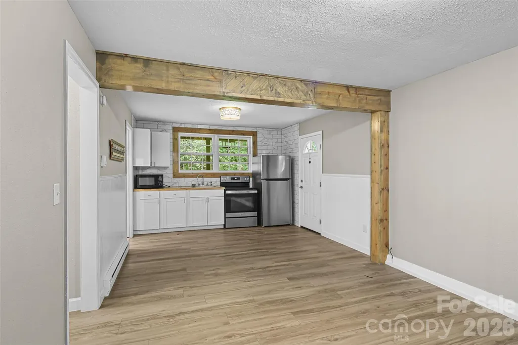 659 Salisbury Road Hendersonville NC 28792