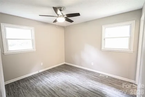 1006 Iris Drive Gastonia NC 28056