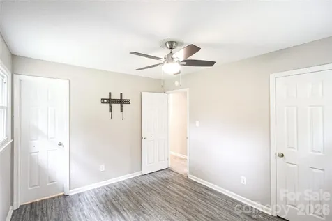 1006 Iris Drive Gastonia NC 28056