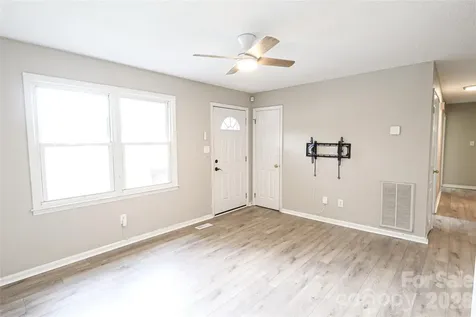 1006 Iris Drive Gastonia NC 28056