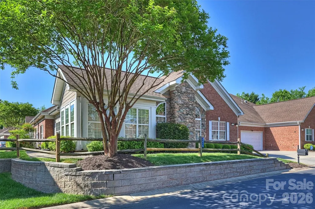 2015 Woodburn Terrace Matthews NC 28105
