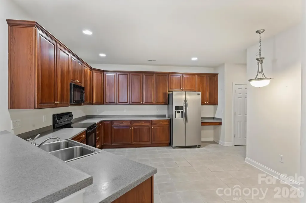 2015 Woodburn Terrace Matthews NC 28105