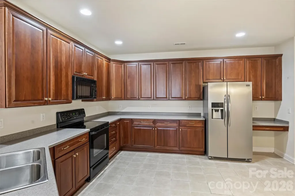 2015 Woodburn Terrace Matthews NC 28105
